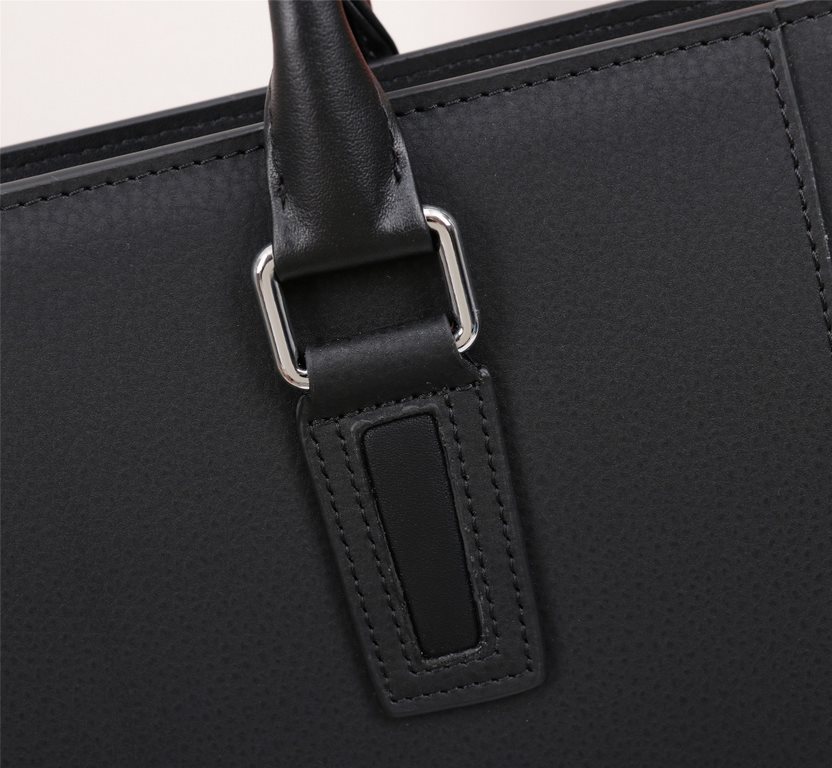 【Top Original Quality】 2022 Newest Prada Briefcase The original European imported cowhide outlines the iconic lines, made with imported equipment, fashionable and trendy, counter quality, more zipper pockets and internal