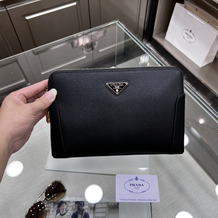 PRADA Prada New Clutch Bag Made of imported cross grain cowhide leather, top polished stainless steel finish metal accessories , front exterior triangular enamel logo, double-pull double-lock design is more practical and