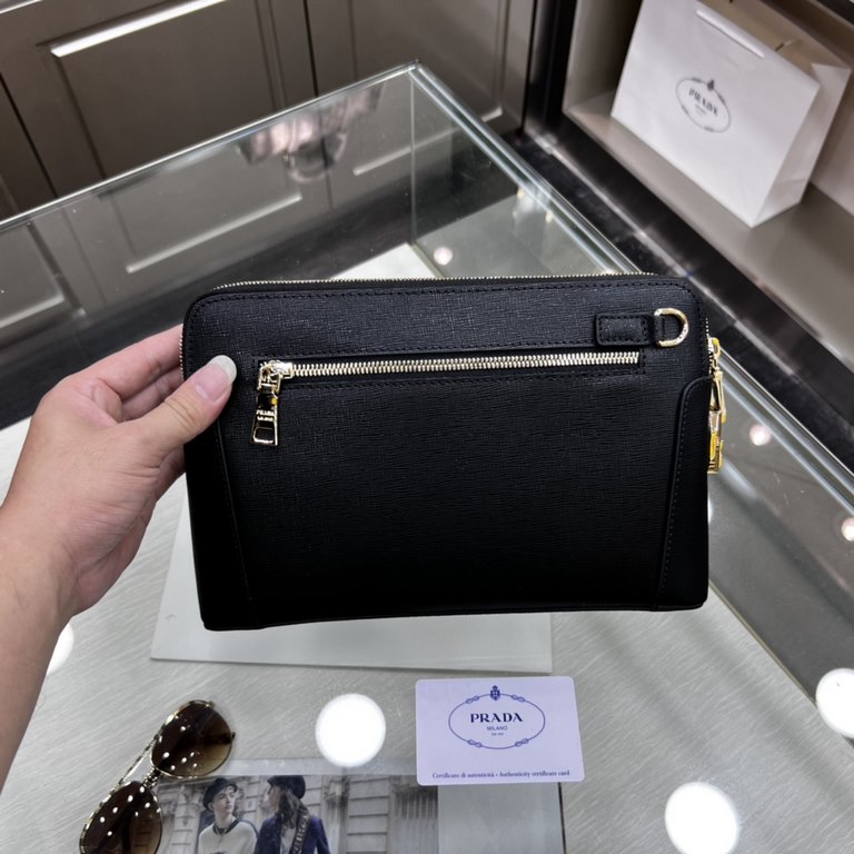 PRADA Prada New Clutch Bag Made of imported cross grain cowhide leather, top polished stainless steel finish metal accessories , front exterior triangular enamel logo, double-pull double-lock design is more practical and