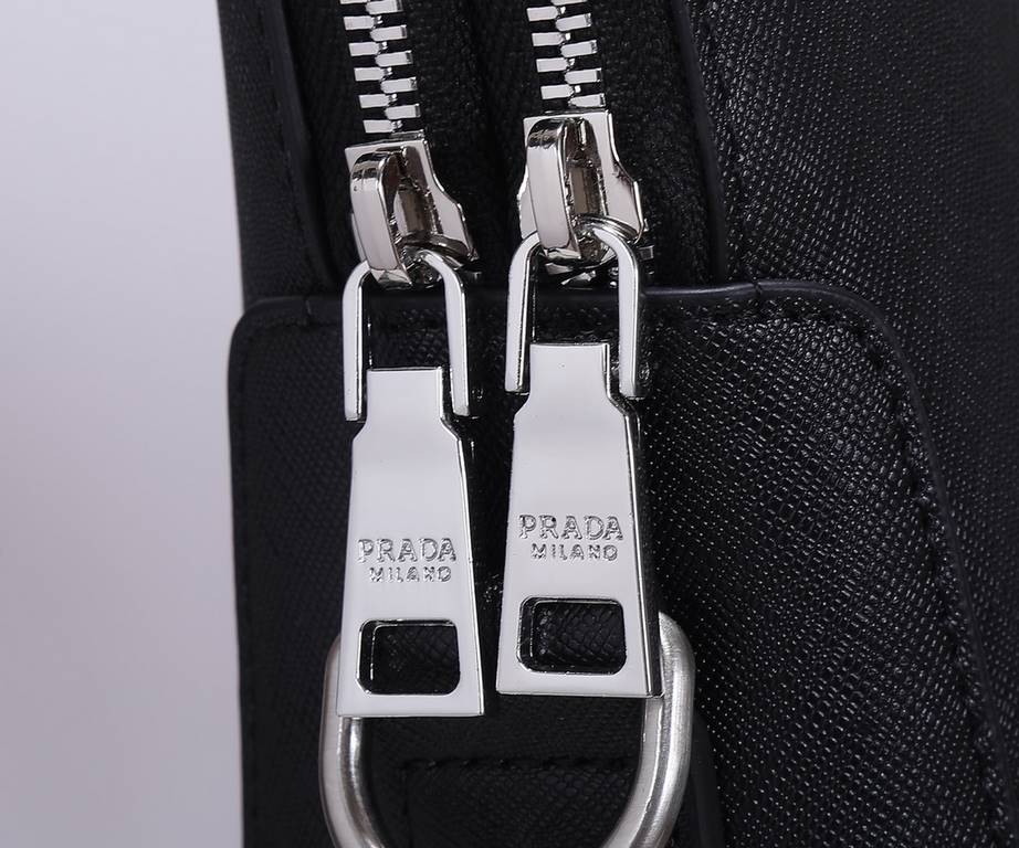 PRADA's latest explosive models   original leather Model 81189-1 (double zipper) [ counter private men's briefcase      ] the original private quality! Cross grain cowhide! The original hardware LOGO!   work first-class 