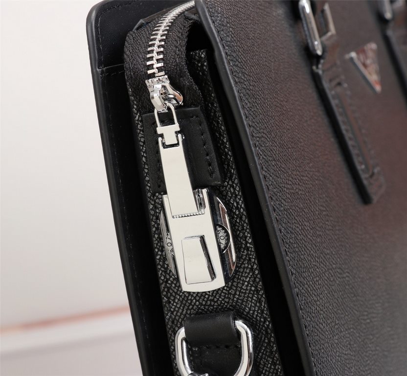 Top quality original single】2022 newest model Prada combination lock briefcase European original imported cowhide sketching iconic lines, using imported equipment, fashionable trend, counter quality, more front zipper po