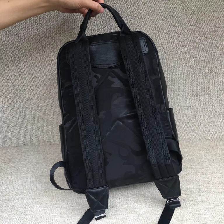 Waiting for a long time finally arrived! The original Italian    P family backpacks this year to create a heavy new channel goods   Energetic business   Ideal for men's    LOGO is clear and unparalleled   Top imported co