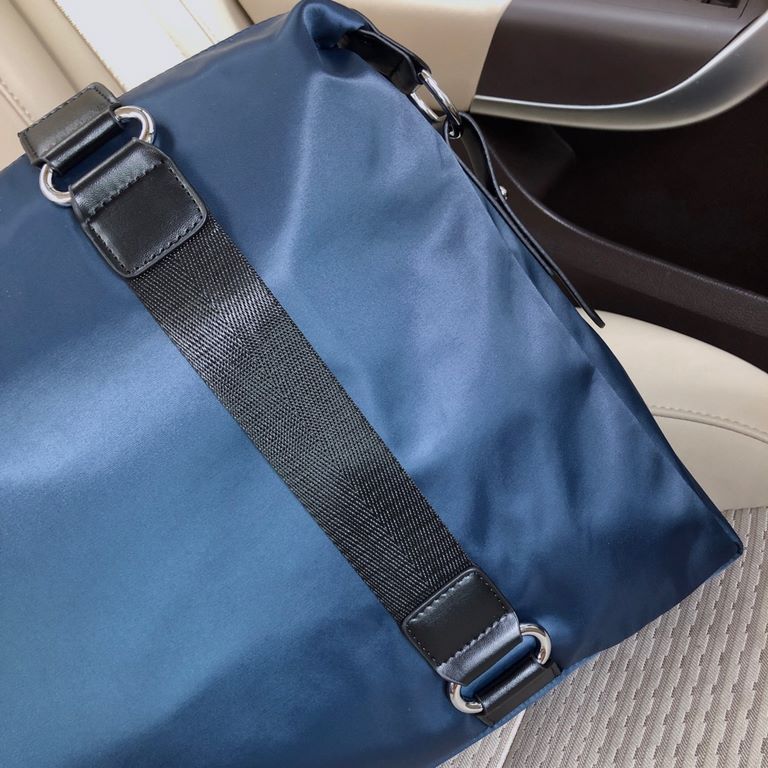 [Prada 1102-1 travel bag] 秘 Official latest models    this year, heavy money to create a new channel    vibrant business and leisure, the man's ideal choice, LOGO is clear and unparalleled, imported nylon tarpaulin with 