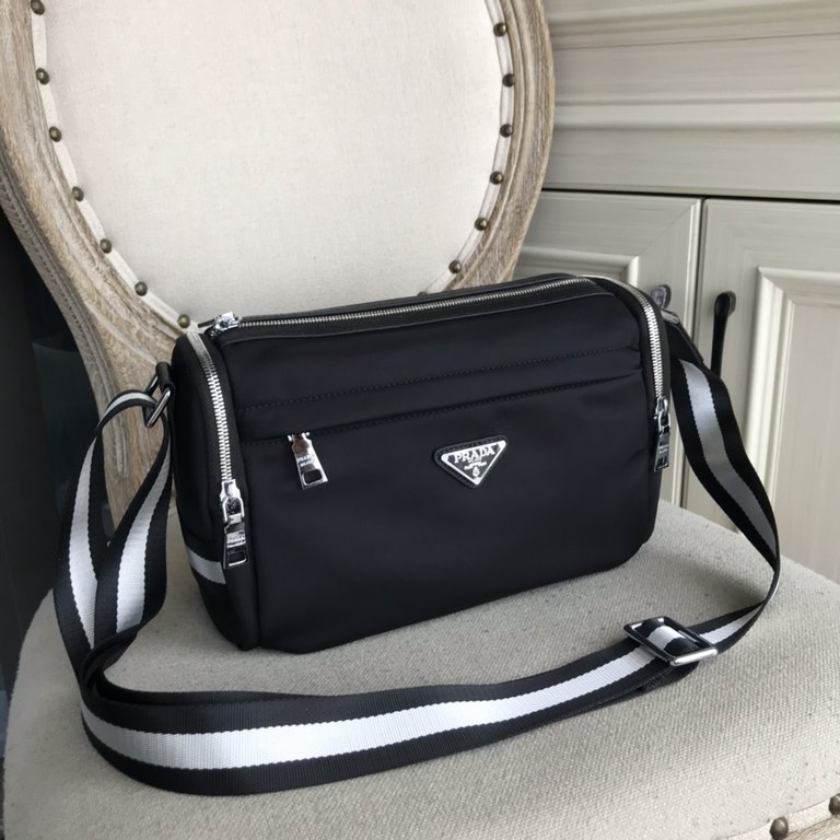 Top counter rat ruthless goods 2022 latest style Prada parachute tarpaulin with imported original leather casual crossbody hot models a large number of shipments to pull, clamoring counter goods   top original single goo