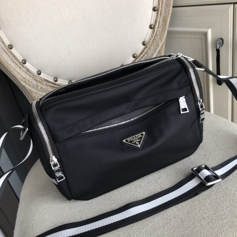 Top counter rat ruthless goods 2022 latest style Prada parachute tarpaulin with imported original leather casual crossbody hot models a large number of shipments to pull, clamoring counter goods   top original single goo