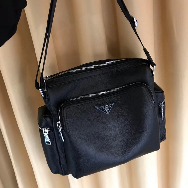 Prada 2022 New  Prada monogrammed logo on the front   Versatile and practical tote bag in soft calf leather. Dual pockets  Convenient storage ~ Size 35-26-12 Black Model 0225