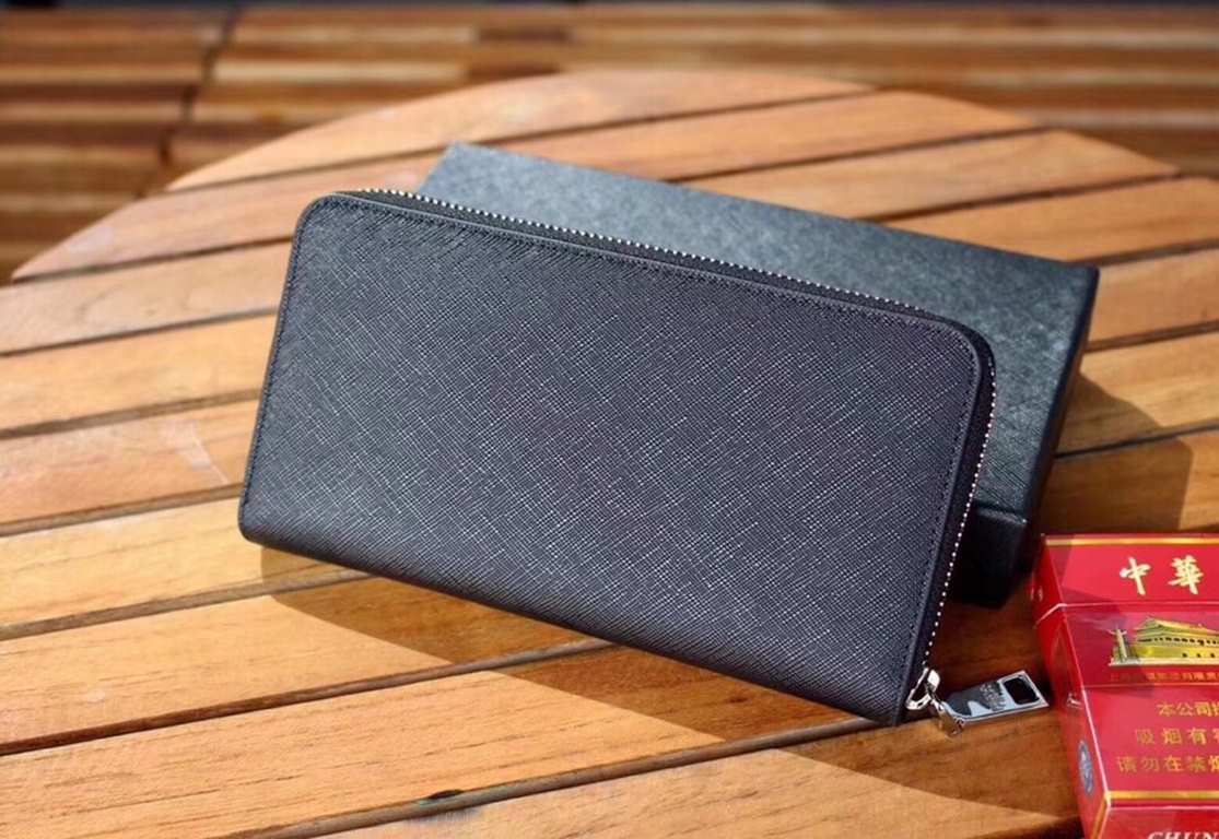 Prada PRADA exclusive new   [Model] 666047 [Original single] small zipper wallet [Size] 19-10.5-2.5 cm [Color] black High-end quality (original single authentic) [Material] with counter box. Prada The counter to purchase