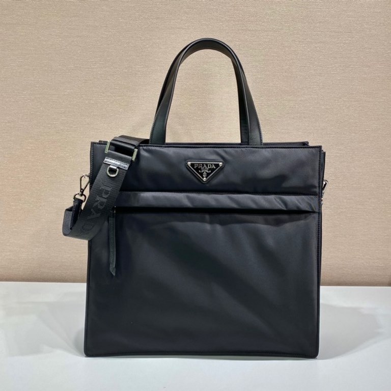 Upgraded Tote Bag 2VG076This tote bag presents a compact square design adorned with leather details. The iconic enameled triangle logo on the front emphasizes the brand's style. Fitted with a long detachable shoulder str