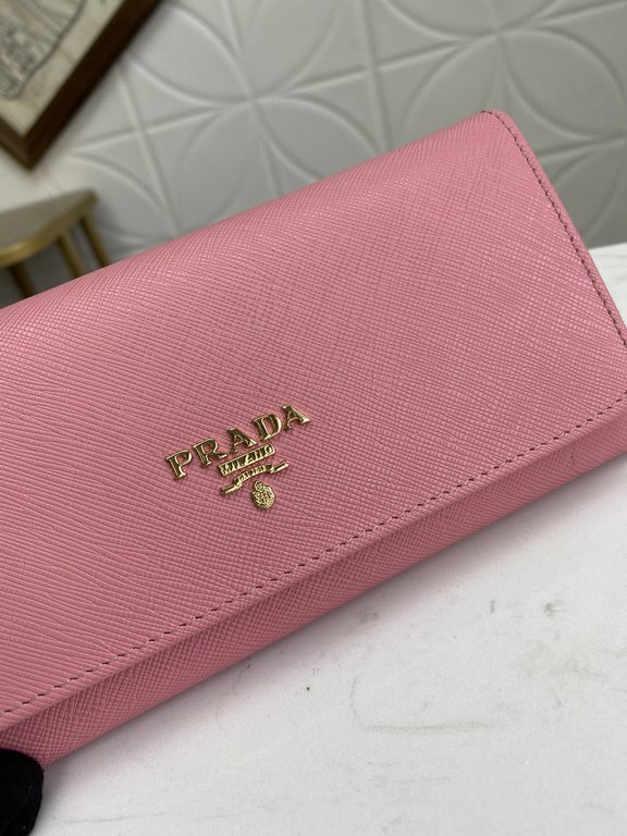 Exclusive background Explosive models shipped     Prada Counter quality Physical photography [strong]! Model LM1132 loose word mark  gold hardware, original quality Leather the original cross grain Color full color    le