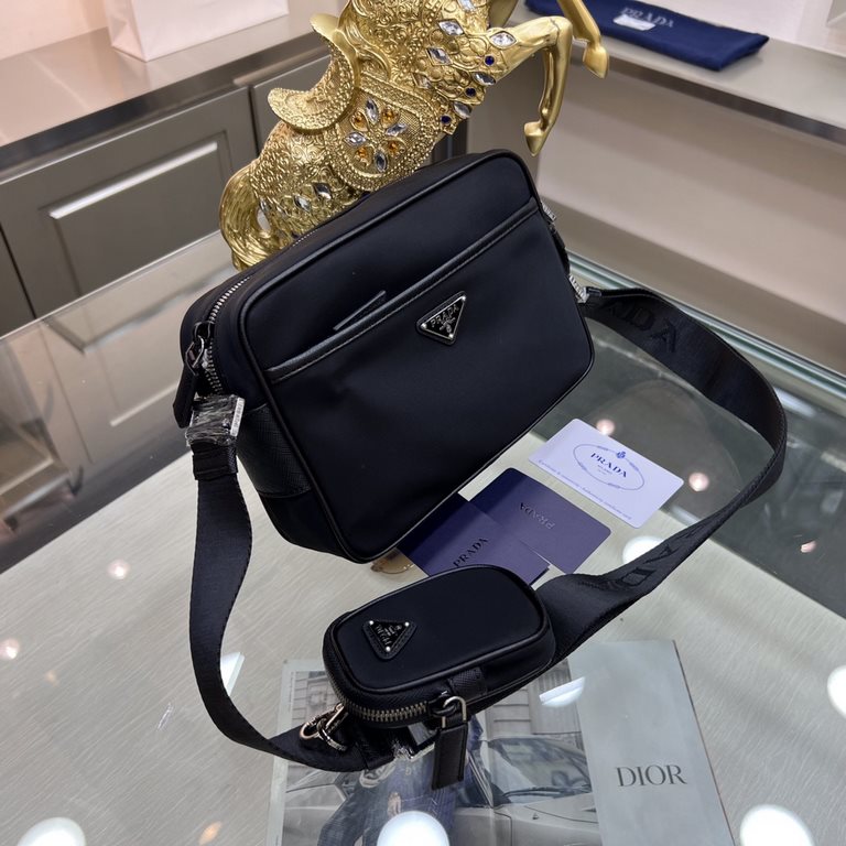 PRADA Prada  Classic New  2VH048 arrives    Original item    Made of imported nylon, Saffiano leather trim, polished steel finish metal hardware, adjustable fabric shoulder strap, enameled triangular logo on the outside 