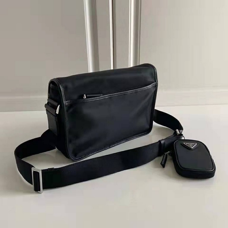 P home parachute cloth messenger bag, model 2VD769 medium, size 26  20  10cm, original single quality, this nylon flap handbag decorated with classic Saffiano leather trim, with two side opening buckle, made of imported 