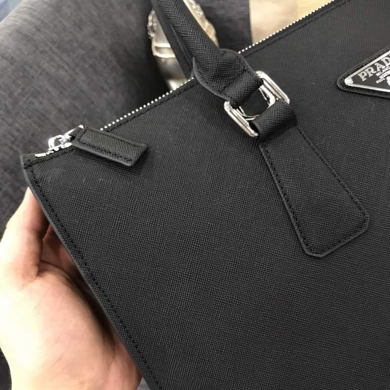 秘 [Prada 1807]    Counter the latest explosion of men's briefcases, heavy money to create a new channel goods   energetic   ideal for men's   the original hardware  LOGO is clear and unparalleled   top layer cowhide   Qu