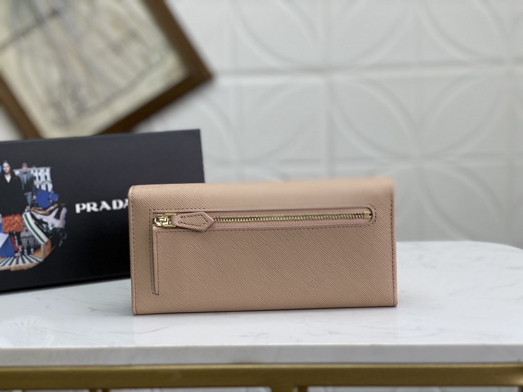 Exclusive background Explosive models shipped     Prada Counter quality Physical photography [strong]! Model LM1132 loose word mark  gold hardware, original quality Leather the original cross grain Color full color    le