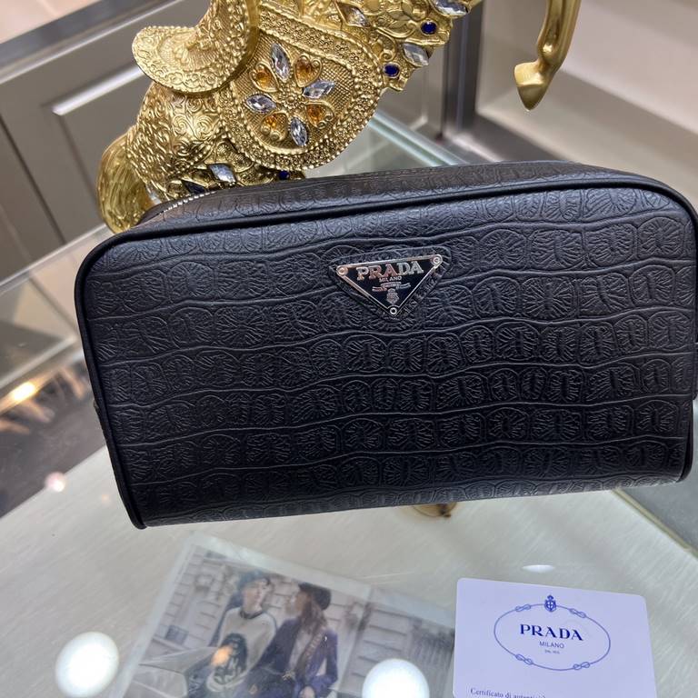 PRADA Prada new wash bag Made of imported cowhide with combination lock, top polished stainless steel finish metal accessories, front exterior triangle enamel logo, simple and generous style business Successful men's fav