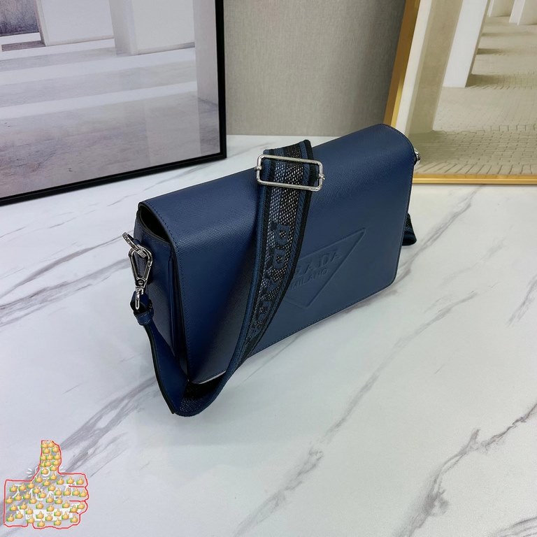 Original single 2106-2 # blue top original single goods Prada counter the latest models, high-end atmosphere, fashion and taste, the latest top counter imported first layer Spanish grain cowhide, texture high-end atmosph