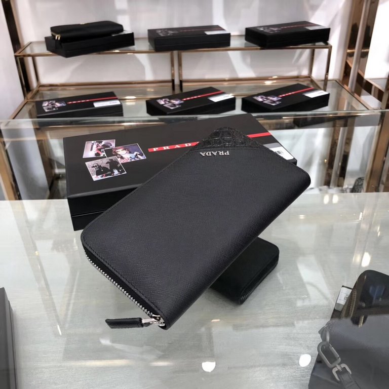 Original quality small zipper wallet [Size] 19-10-2.5 cm [Color] black High-end quality (top quality) [Material] Prada Counter OEM new Original imported cross grain cowhide Authentic imported YKK logo hardware and zipper