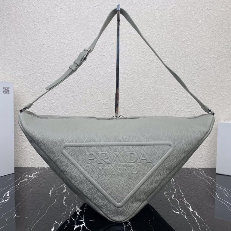 [Top Original Single]   All Leather Large Triangle Bag   2VY007    All Red Chase Explosion Large Triangle Bag is here   This versatile triangle leather crossbody bag comes with an adjustable shoulder strap that makes it 