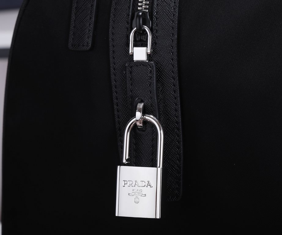 Batch Prada Prada    original single goods travel bag   handbag, model 2VC008. Made of original tarpaulin material, feel superb original quality   top workmanship electroplating hardware counter quality high-end goods   