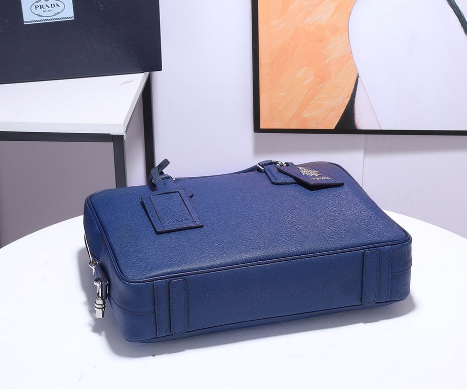 PRADA latest explosive models   Model P8018 [ counter private goods men's briefcase            ] original private goods quality! European original factory special cross grain cowhide ! The original hardware LOGO!   work 