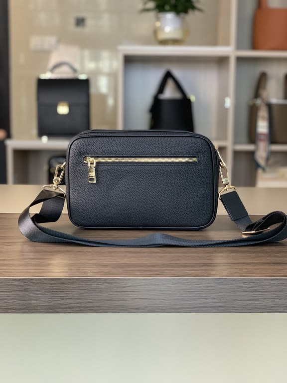 The top counter rat ruthless goods 2023 latest hot models Prada clutch   shoulder satchel universal models a large number of shipments, clamoring counter goods  top original single goods  paper talking about bragging rig