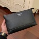 Prada Clutch Bag Exclusive First  616-5 Original Goods    This tote bag is made of imported cowhide leather    Each bag is adorned with PRADA Lightweight and super practical    Length 28XHeight 18XBottom 3cm