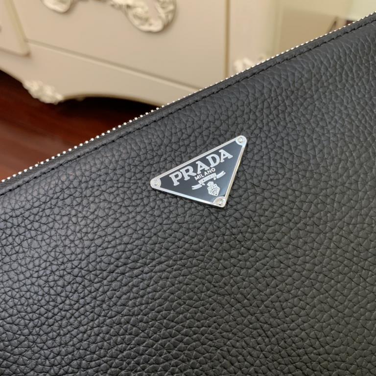 Prada Clutch Bag Exclusive First  616-5 Original Goods    This tote bag is made of imported cowhide leather    Each bag is adorned with PRADA Lightweight and super practical    Length 28XHeight 18XBottom 3cm