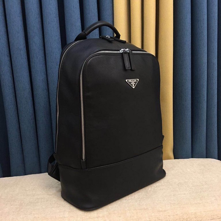 top goods Prada backpack    classic hot shipment pull, without adding any effect) top imported original cowhide, ultra-high definition hardware logo logo, ultra-comfortable feel soft leather, ultra-high-tech leather desi