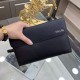 PRADA Prada new clutch bag official website with out step goods, fashionable style, high The new Prada clutch bag is the same as the official website! The use of first layer of imported leather cattle with the original h