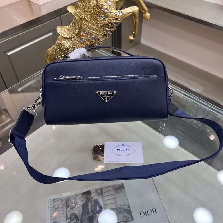 PRADA Prada new clutch bag, shoulder bag shipment, fashionable style, high end gas! Using the first layer of imported cross grain leather cattle with original hardware Home travel must-have products  Model 9508-3Size 27-