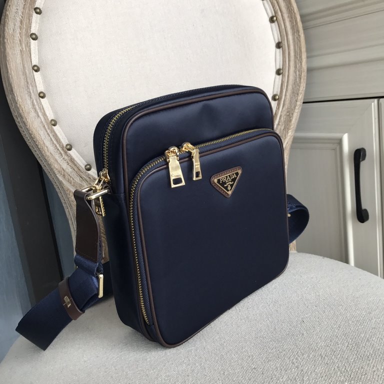 Top counter mouse goods 2022 latest style Prada nylon cloth satchel super hot models large shipments pull, clamoring counter goods  top original single goods  paper talking about bragging rights we will not, please let t