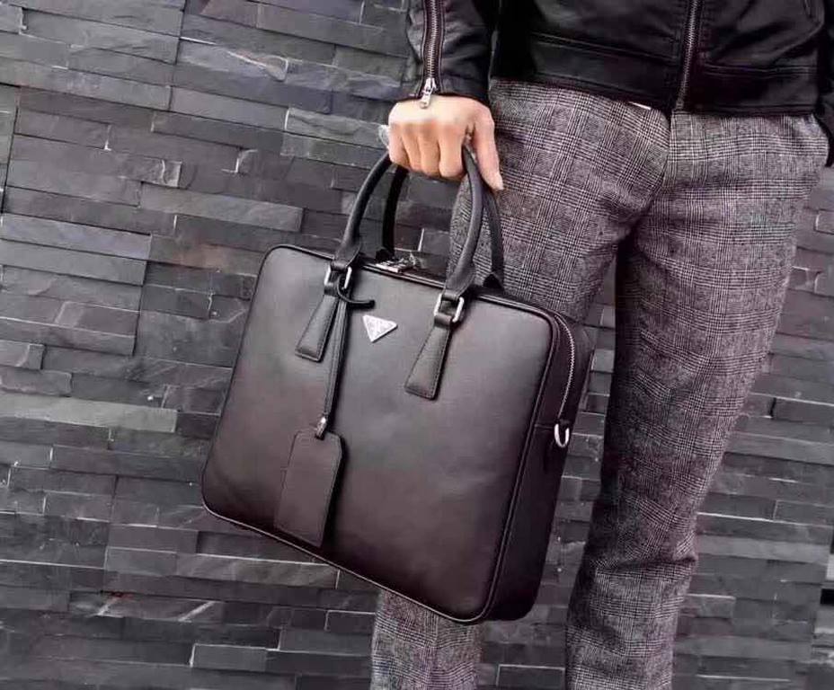 Model 33040-5. pop-up is here   Prada (Prada) European runway models this year's most trendy   Italy was created in 1913 in Milan      globally renowned brand, on the hands of the  high-end upscale hipster men must have 