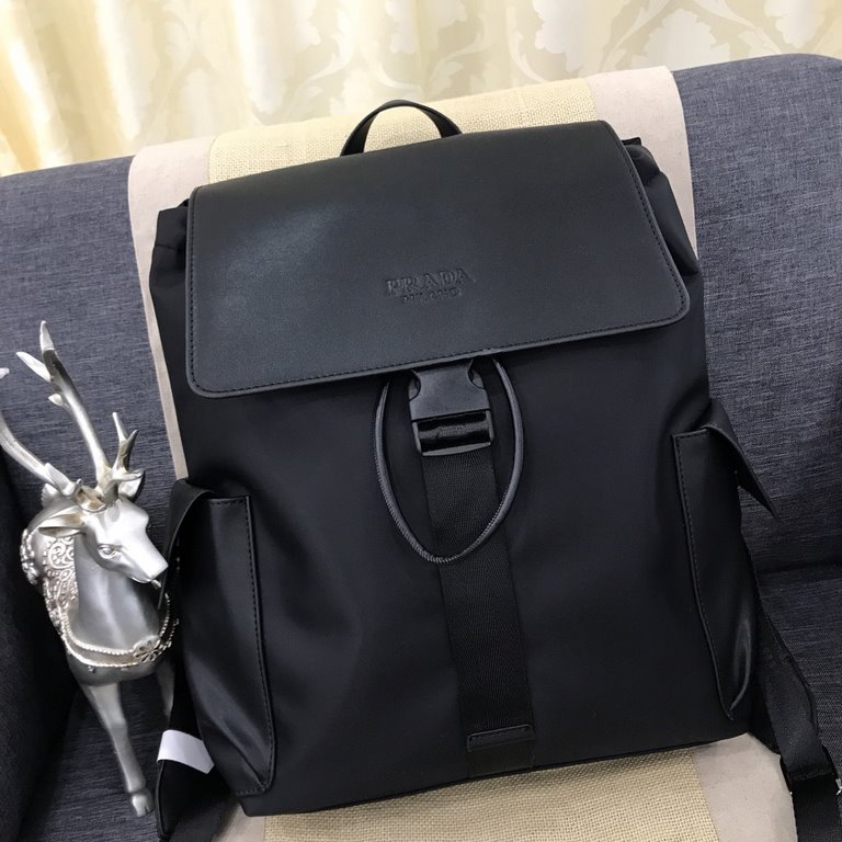 秘[Prada 8009]     Italian Milan counter new    Imported waterproof nylon fabric with cowhide leather   [Strong] Casual Outdoor Backpacks, Calling the Counter    Top Original Single Goods   [Strong] That the texture is im