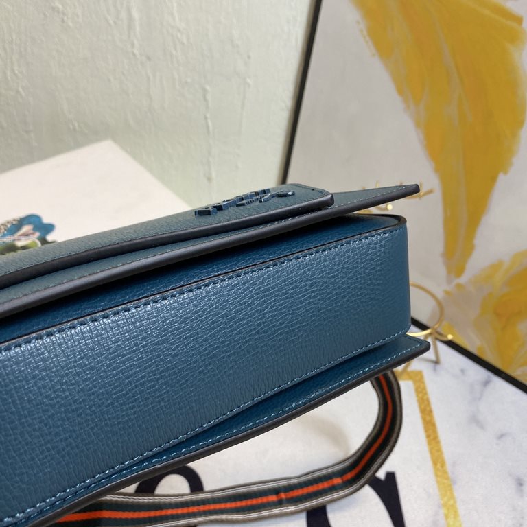 New   Official website exploded flap new    Prada  PRADA - flap sales champion models,   Model 2105  , configure two straps  , 2020 four seasons suitable for the fashionable shoulder straps women's bag models  Striped Sh