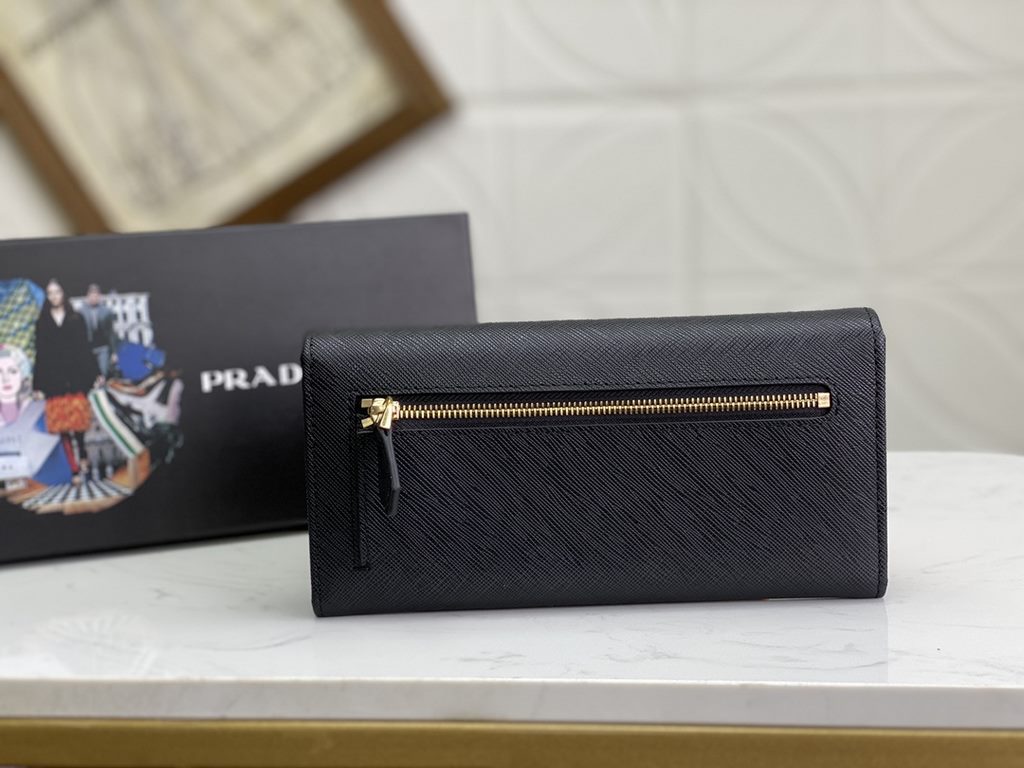 Exclusive background Explosive models shipped     Prada Counter quality Physical photography [strong]! Model LM1132 loose word mark  gold hardware, original quality Leather the original cross grain Color full color    le