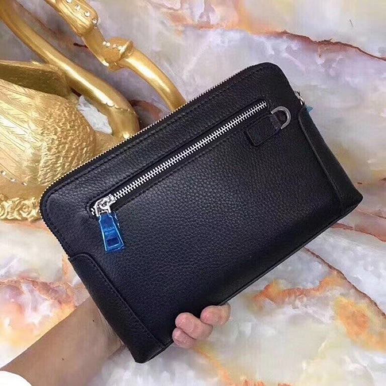 ~ PRADA black double zipper ~ ~    latest models of men's   hand grab bag    using the top Italian imported cowhide    PRADA customized hardware   purchased genuine open molding plate   Inside design card position ~ [shy