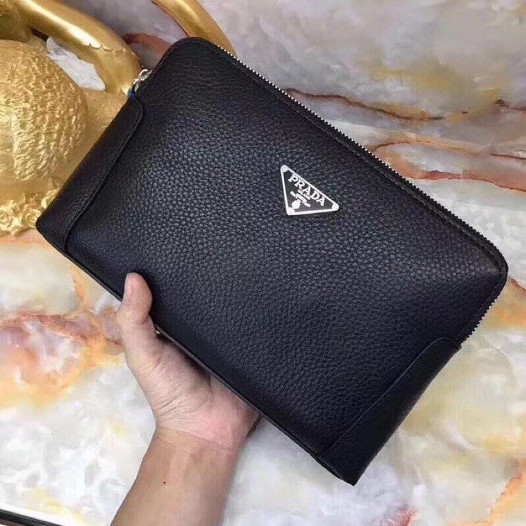 ~ PRADA black double zipper ~ ~    latest models of men's   hand grab bag    using the top Italian imported cowhide    PRADA customized hardware   purchased genuine open molding plate   Inside design card position ~ [shy