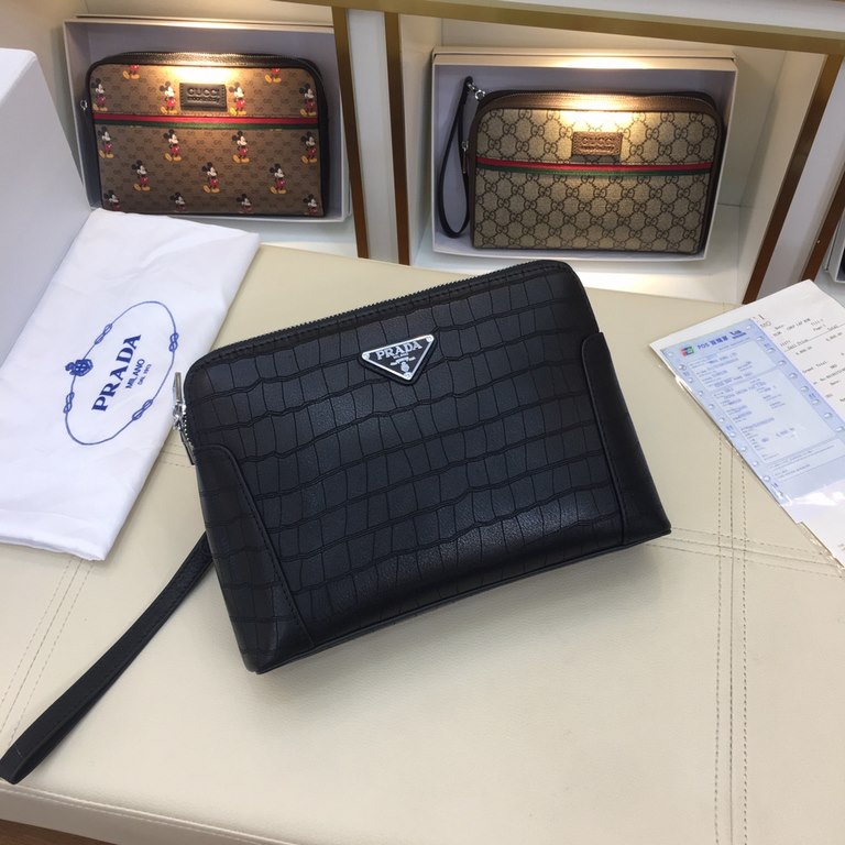 The original official website model 66468-4 # original single goods [love] Prada original single authentic new counter with the same high-end men's casual clutch   workmanship is super refined and elegant. With imported 