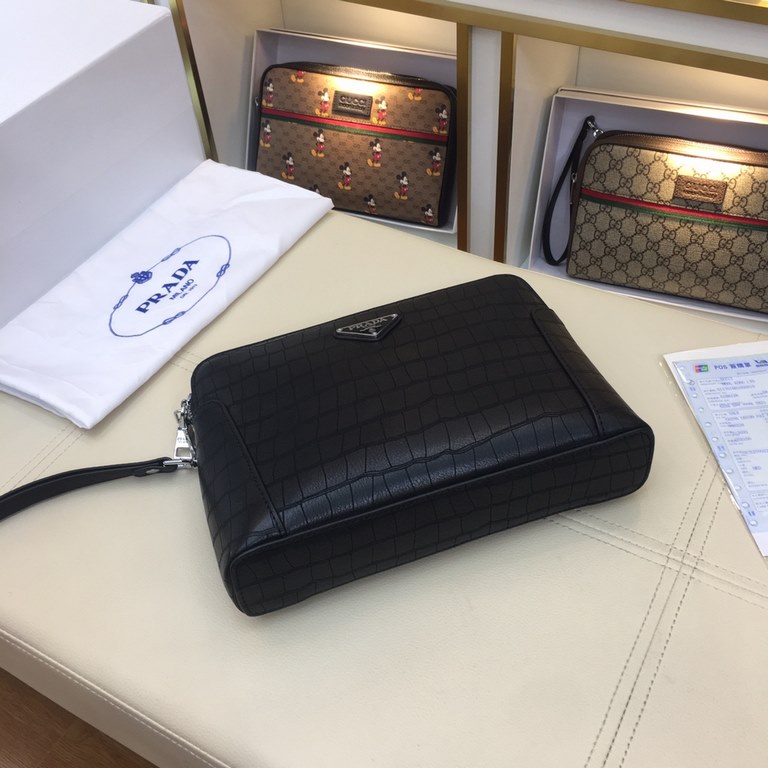 The original official website model 66468-4 # original single goods [love] Prada original single authentic new counter with the same high-end men's casual clutch   workmanship is super refined and elegant. With imported 