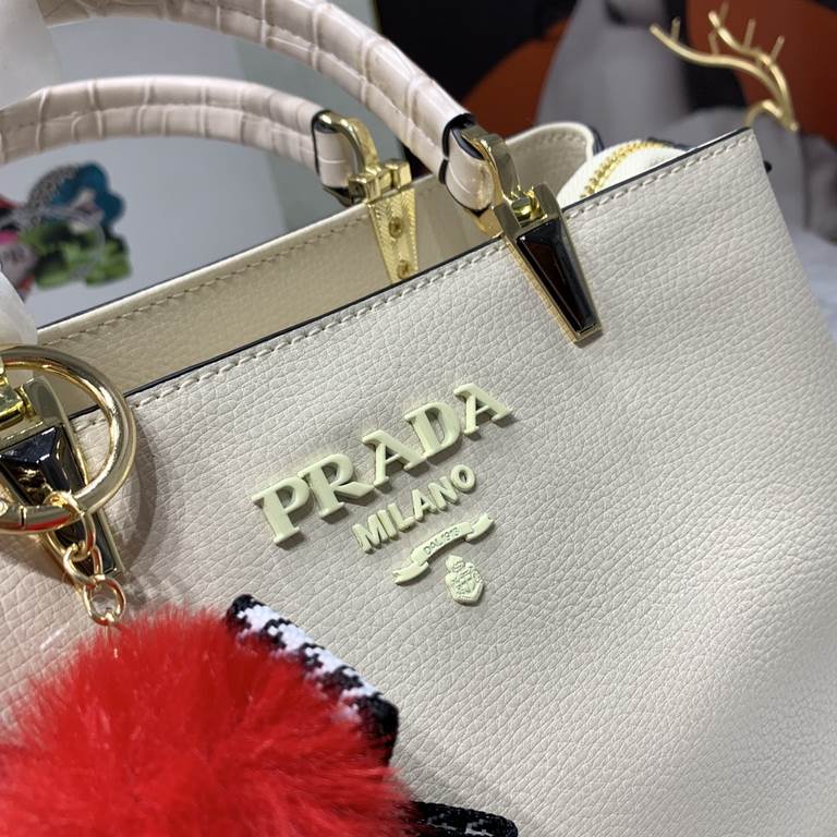 The P's 5003# palm print with crocodile pattern   hot debut, using the official version of the hardware   original cowhide  Prada special lining, size 25-19-13cm handbag with a long shoulder strap   physical shooting  , 