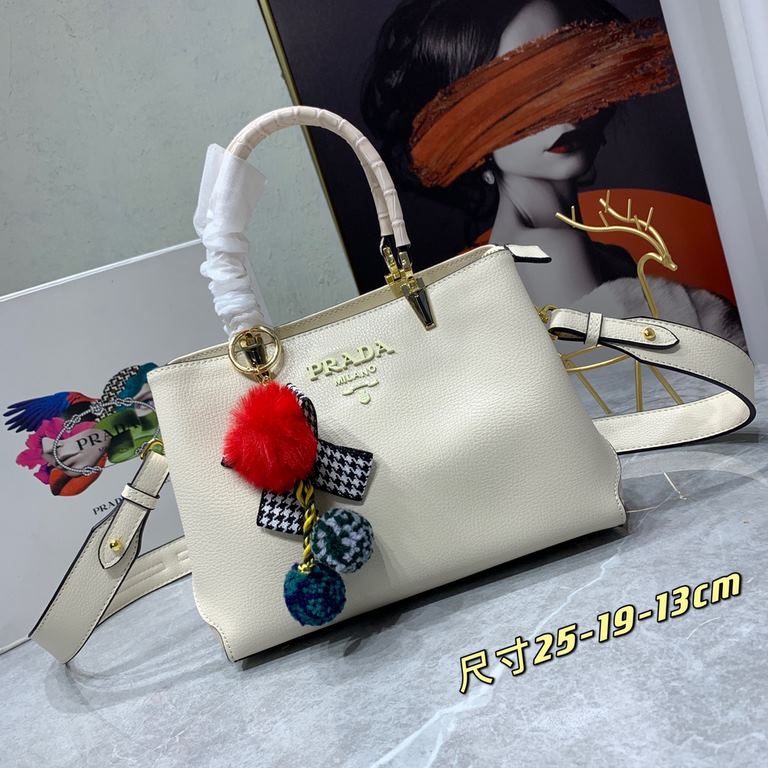 The P's 5003# palm print with crocodile pattern   hot debut, using the official version of the hardware   original cowhide  Prada special lining, size 25-19-13cm handbag with a long shoulder strap   physical shooting  , 