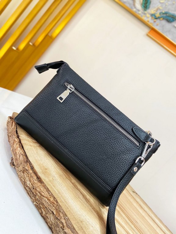 [Prada 630-1 Clutch]     Europe's top-quality watercraft handbags, heavyweight brand-new channel goods   Energetic   Ideal for men's style   Original hardware   LOGO clear and unparalleled   top original first layer cowh