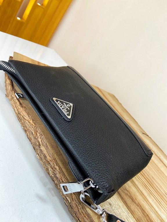 [Prada 630-1 Clutch]     Europe's top-quality watercraft handbags, heavyweight brand-new channel goods   Energetic   Ideal for men's style   Original hardware   LOGO clear and unparalleled   top original first layer cowh