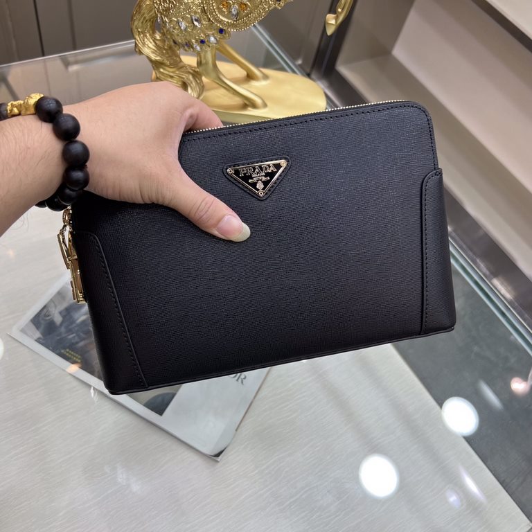 PRADA Prada New Clutch Bag Made of imported cross grain cowhide leather, top polished stainless steel finish metal accessories, front exterior triangular enamel logo, double pull double lock design is more practical and 