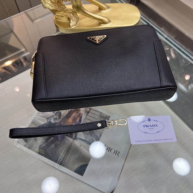 PRADA Prada New Clutch Bag Made of imported cross grain cowhide leather, top polished stainless steel finish metal accessories, front exterior triangular enamel logo, double pull double lock design is more practical and 