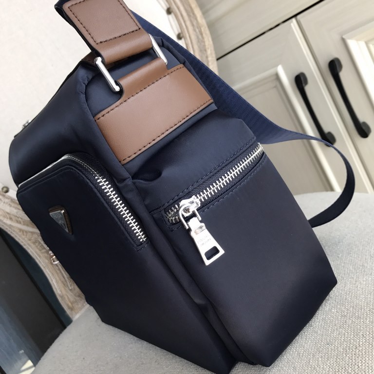 Top counter rat ruthless goods 2022 latest style Prada nylon cloth satchel super hot models a large number of shipments to pull, clamoring counter goods   top original single goods   paper talking about bragging rights w