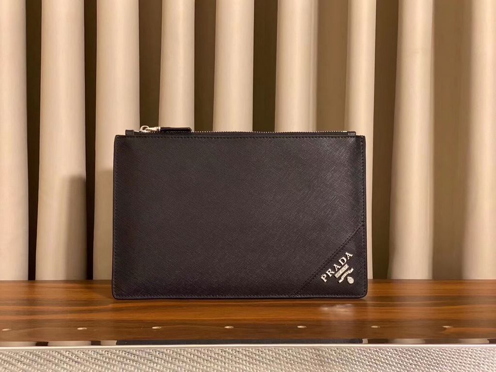 Prada】Original quality of the latest men's Prada handbag 005F imported cross grain cowhide leather inside and outside the whole leather to the version of the zipper plate high rich handsome fashion tide men must have Mod