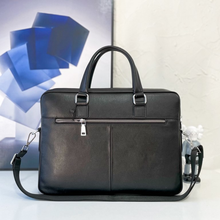 New [love] Prada single genuine new counter with high-end men's casual briefcase   workmanship is super refined and elegant. With imported raw materials cowhide special lining bag. Leather feel soft and comfortable super