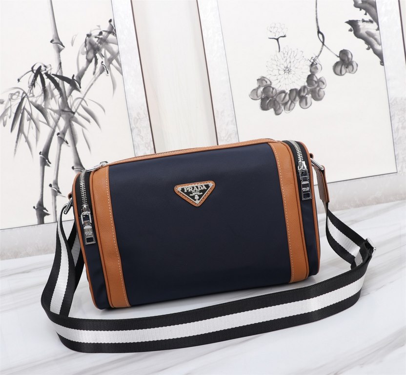 Top counter rat ruthless goods 2022 latest style Prada parachute tarpaulin with imported original leather casual crossbody bag fire models a large number of shipments to pull, clamoring counter goods   top original singl