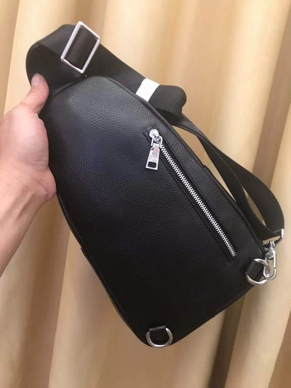 Prada front and back full leatherChest bag top high-end atmosphere imported original first layer cowhide, wear-resistant. Senior tailor three-dimensional tailoring perfect version of the upper body excellent design conce