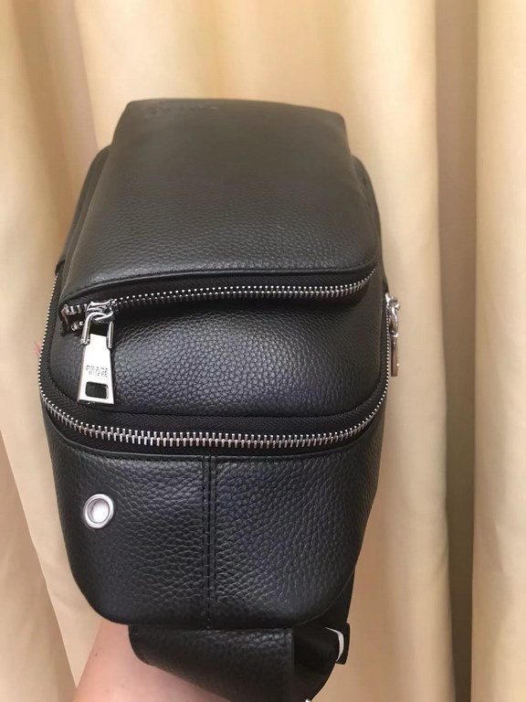 Prada front and back full leatherChest bag top high-end atmosphere imported original first layer cowhide, wear-resistant. Senior tailor three-dimensional tailoring perfect version of the upper body excellent design conce